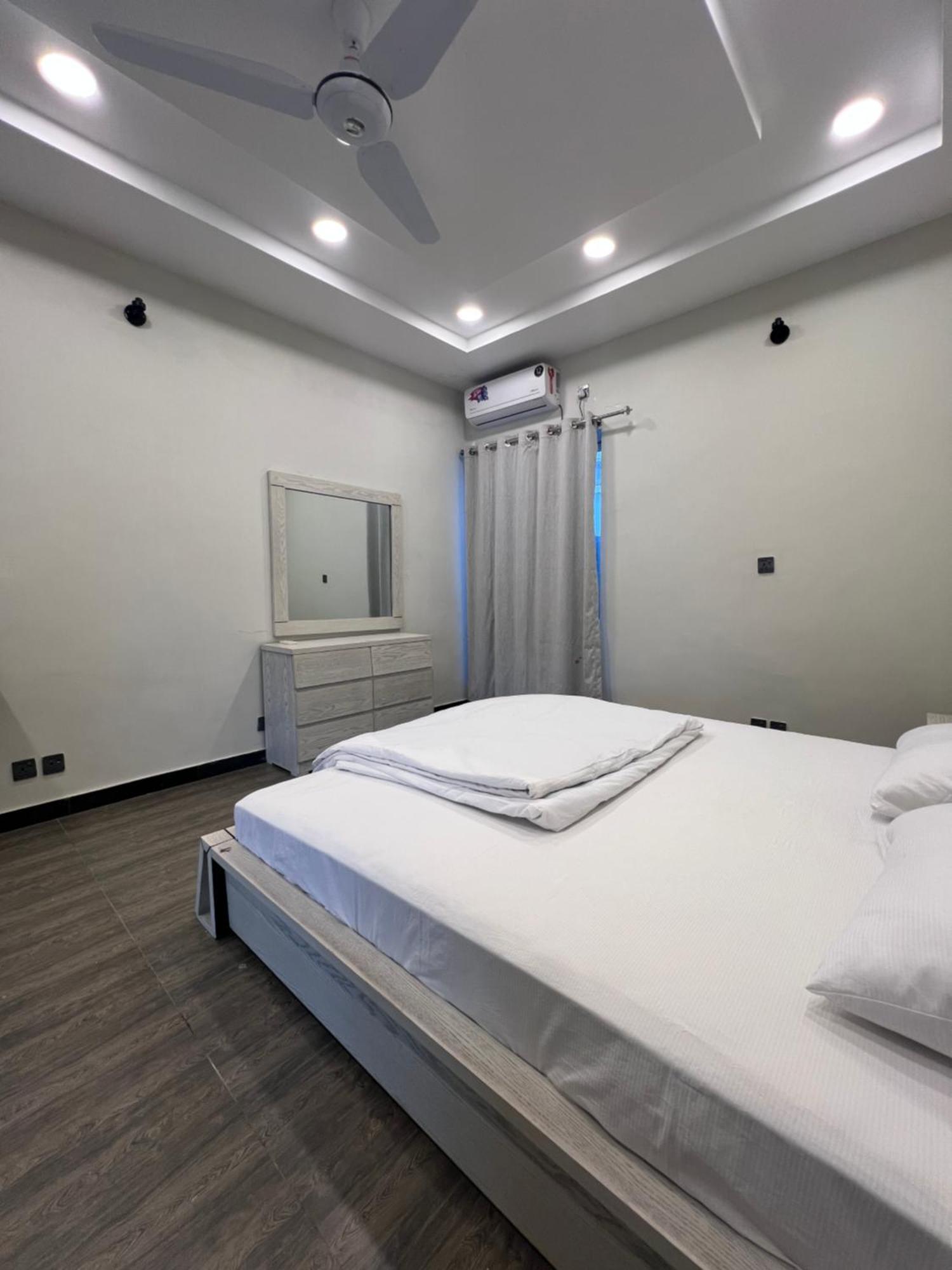 Deluxe King Room In Silverscape Residence Rawalpindi Eksteriør billede