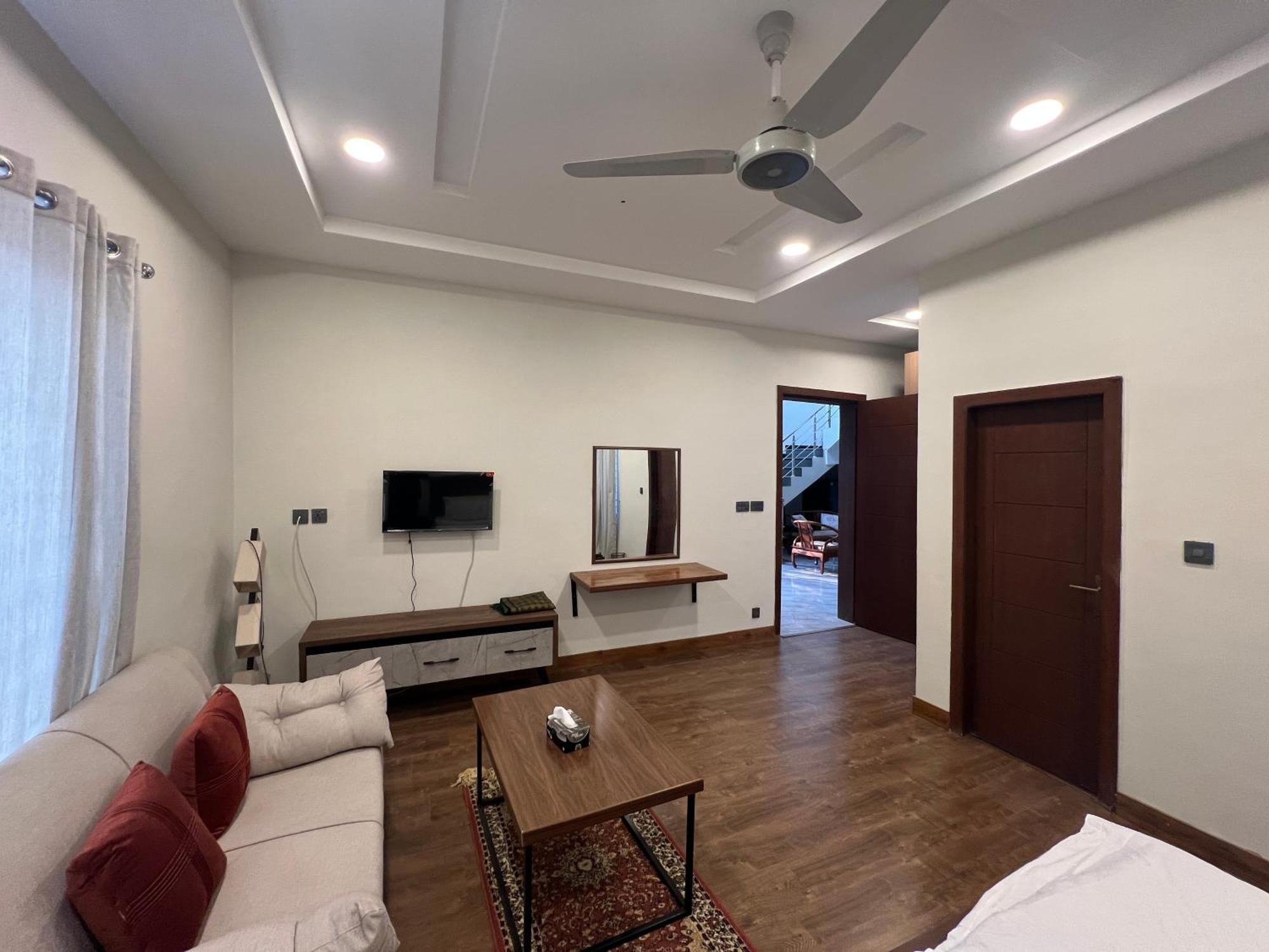 Deluxe King Room In Silverscape Residence Rawalpindi Eksteriør billede