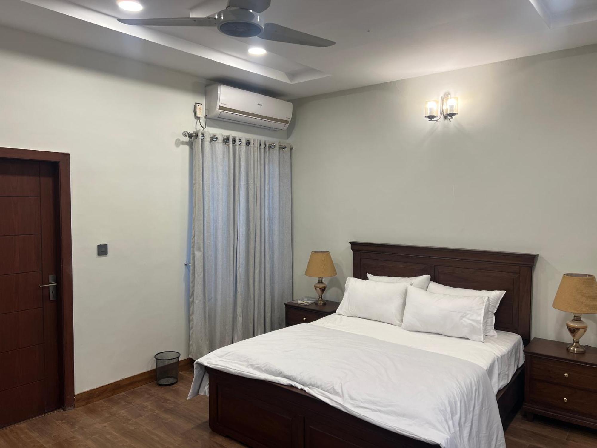 Deluxe King Room In Silverscape Residence Rawalpindi Eksteriør billede