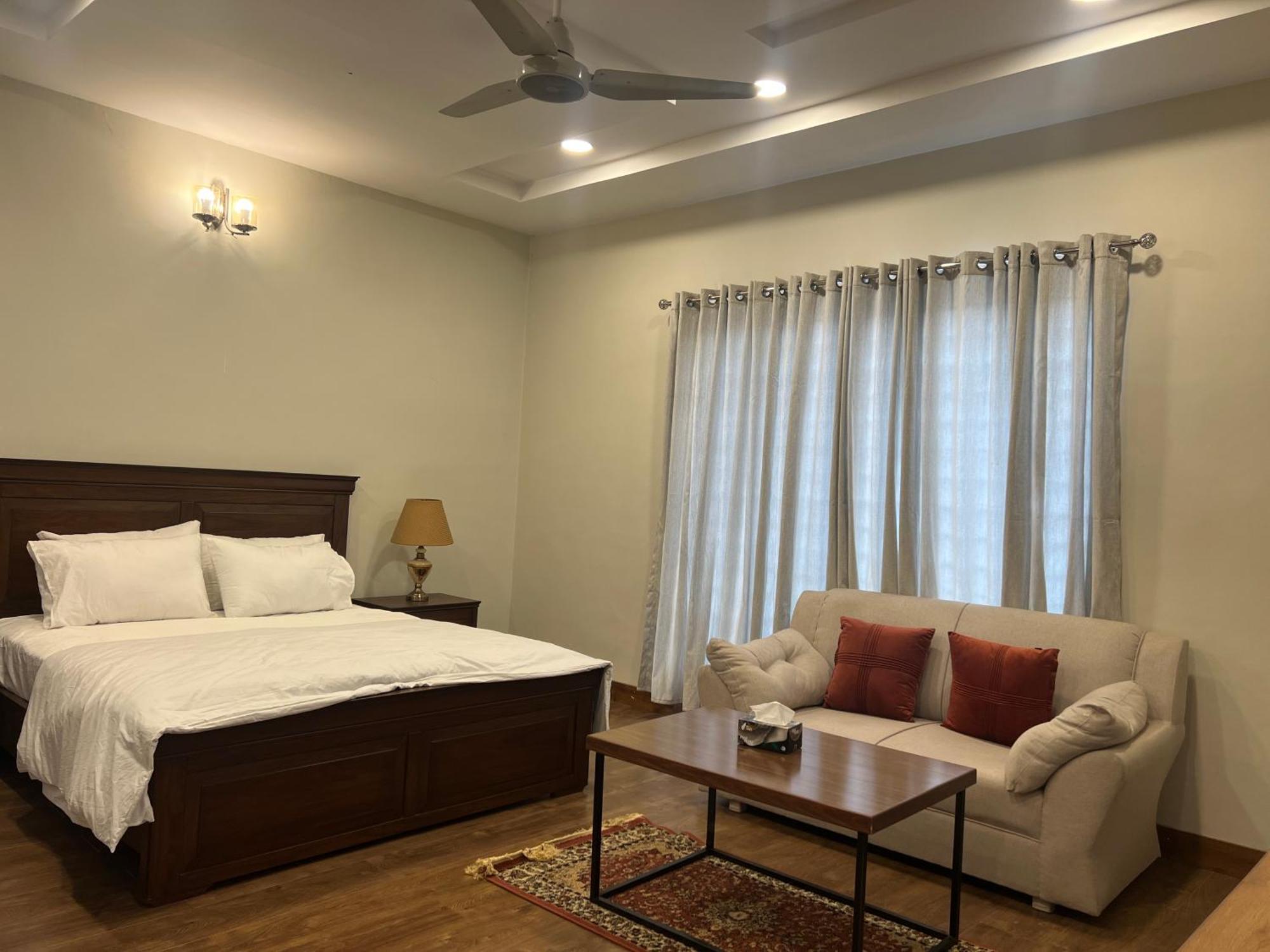 Deluxe King Room In Silverscape Residence Rawalpindi Eksteriør billede