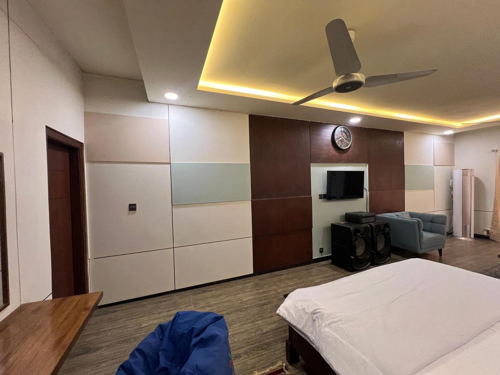 Deluxe King Room In Silverscape Residence Rawalpindi Eksteriør billede