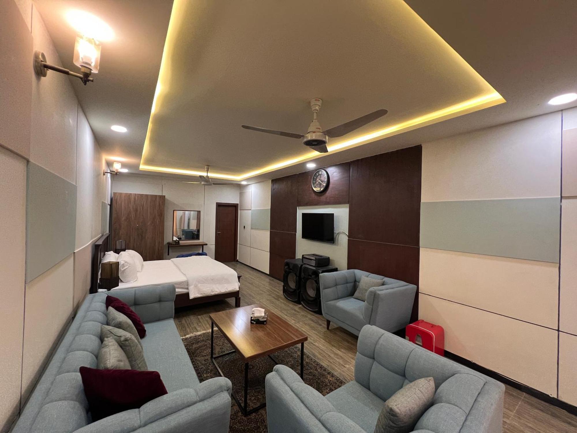 Deluxe King Room In Silverscape Residence Rawalpindi Eksteriør billede