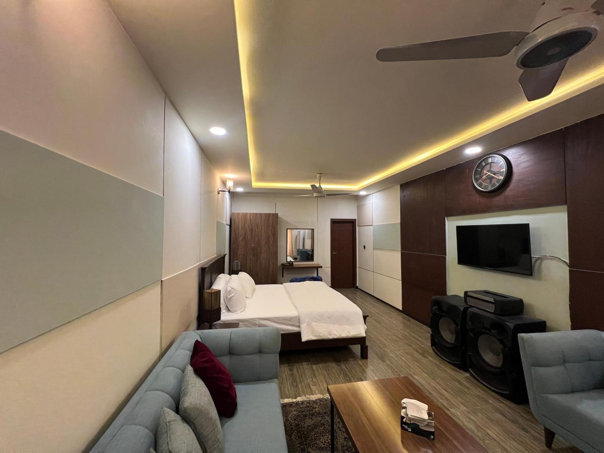 Deluxe King Room In Silverscape Residence Rawalpindi Eksteriør billede