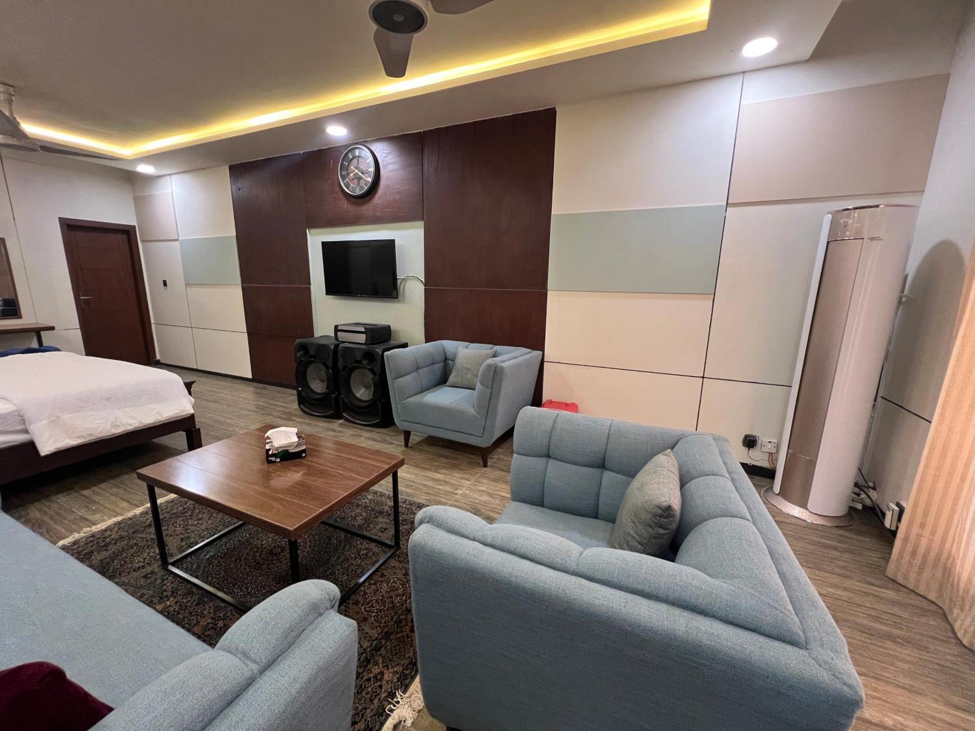 Deluxe King Room In Silverscape Residence Rawalpindi Eksteriør billede
