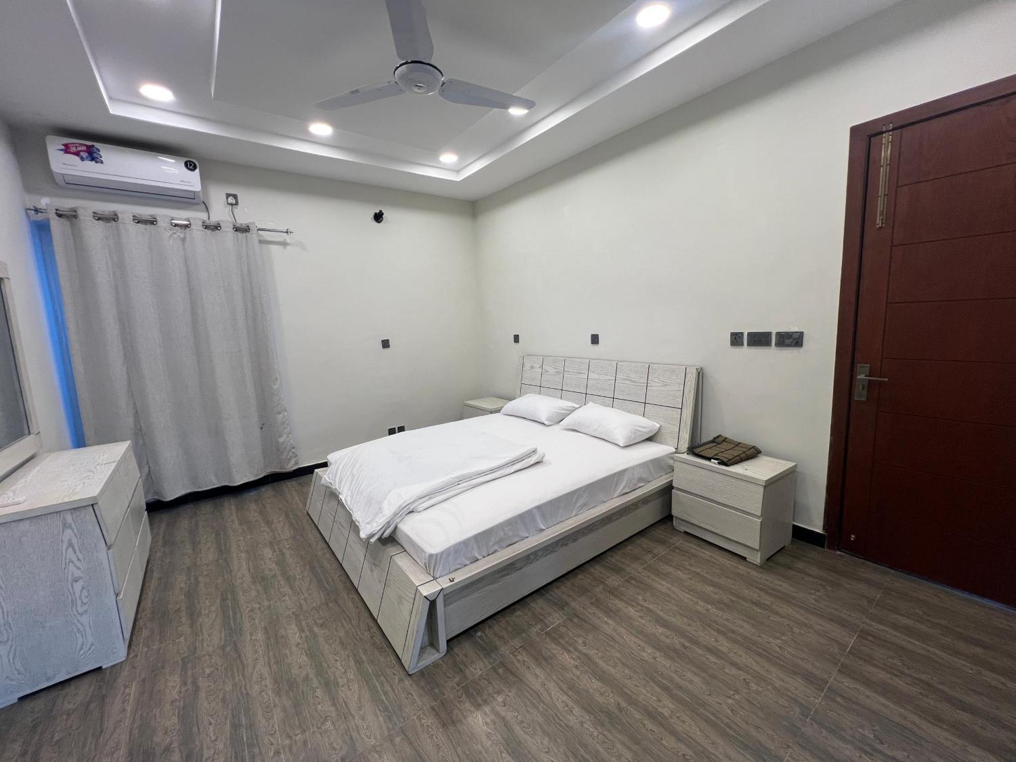 Deluxe King Room In Silverscape Residence Rawalpindi Eksteriør billede