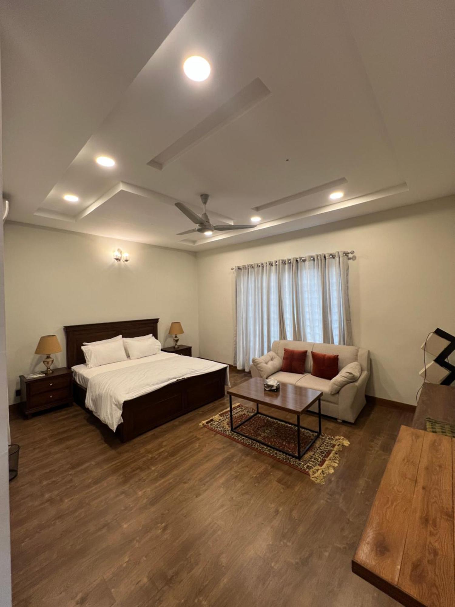 Deluxe King Room In Silverscape Residence Rawalpindi Eksteriør billede