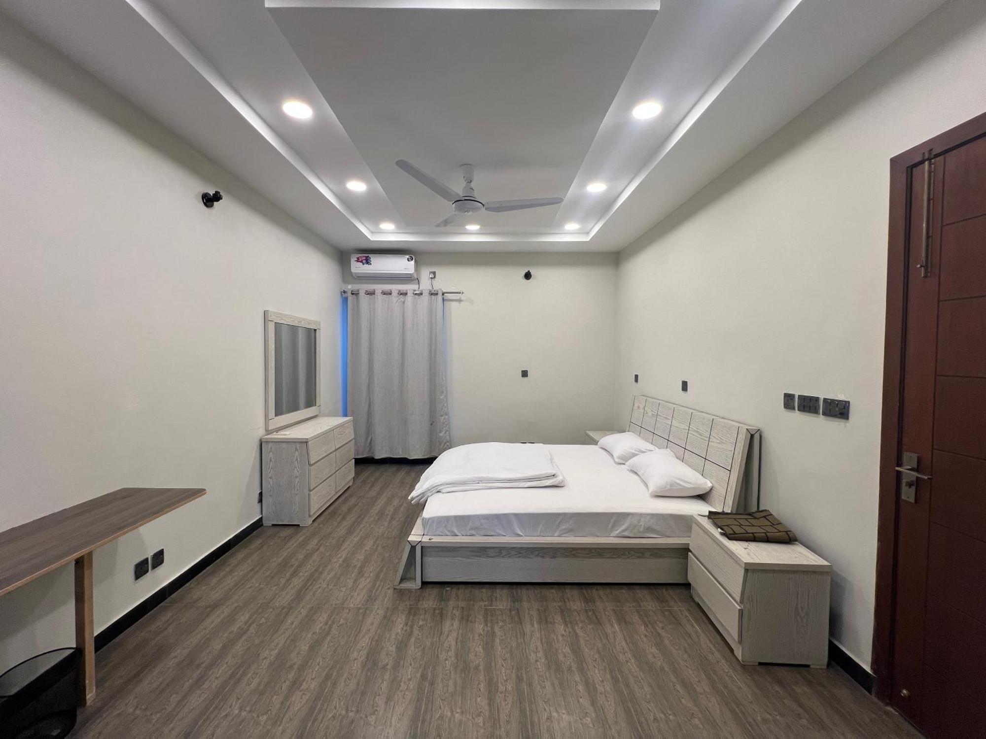 Deluxe King Room In Silverscape Residence Rawalpindi Eksteriør billede